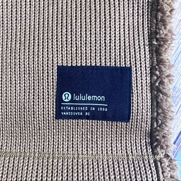 Lululemon Customizable Snap Scarf Skinny *Fleece NWT Bold Beige - Picture 7 of 11